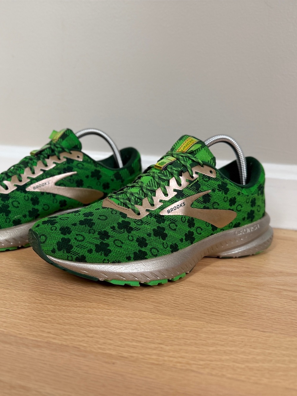 Brooks Run Lucky Green Shamrock Running Shoes Women’s 9 / EU 40.5